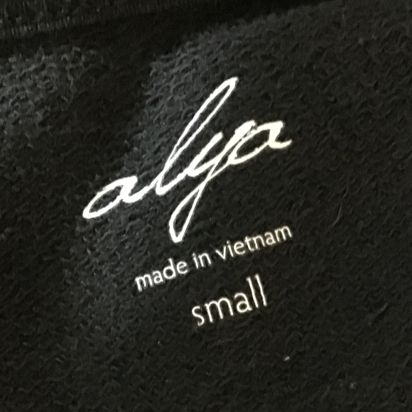 Francesca Alya Black Dress With Bell Sleeves - Picture 11 of 13